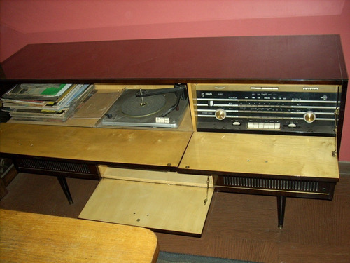 Mueble Radiotocadiscos Antiguo