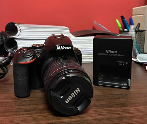 Nikon D5600 + 18-55mm Impecable Camara