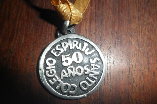 Medalla Medallita Colegio Espiritu Santo 50 Años Cinta 