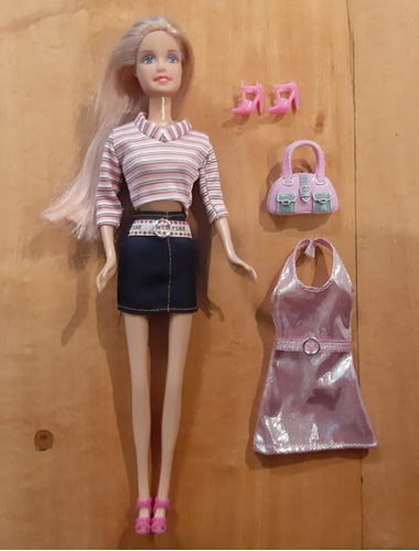 Muñeca Barbie Glamour Con Muda De Ropa Urbana Impecable