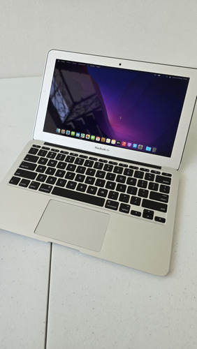 Macbook Air 11 Pulgadas 2015 A1465 Con Caja Y Cargador