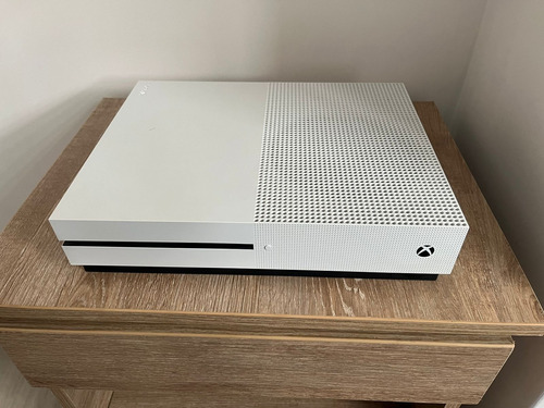 Xbox One S 1tb + 1 Control