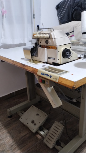 Máquina De Coser Overlock , 5 Hilos Excelente Estado 