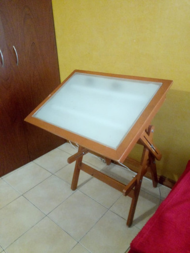 Mesa De Dibujo En Madera Con Luz