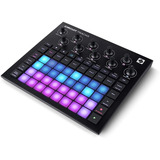 Sintetizador Circuit Tracks Novation Negra 32 Pads 