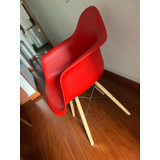 Silla Minimalista Color Rojo Usada Como Nueva