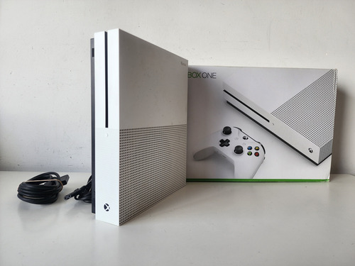 Xbox One S 500gb Con Lectora Usada En Caja + Cables