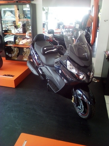 MAXSYM SCOOTER COM DESIGN E DESEMPENHO SURPREENDENTES