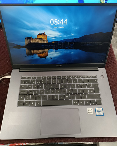 Laptop Huawei Matebook D15 Core I3 10th, 8gb Ram Y 256gb Ssd
