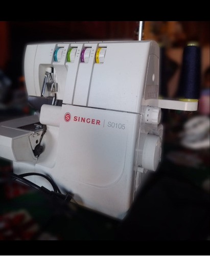 Maquina Overlock Singer S0105