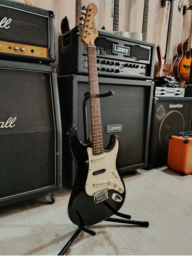Guitarra Squier Stratocaster Bullet 
