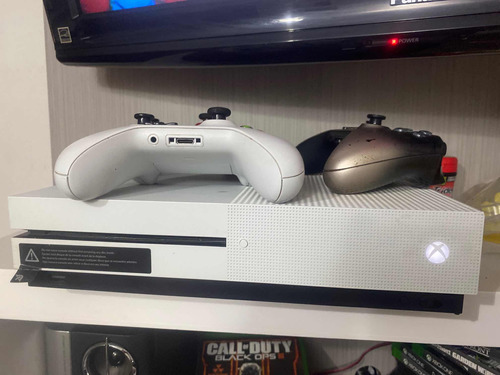 Xbox One S Blanco + 3 Controles 