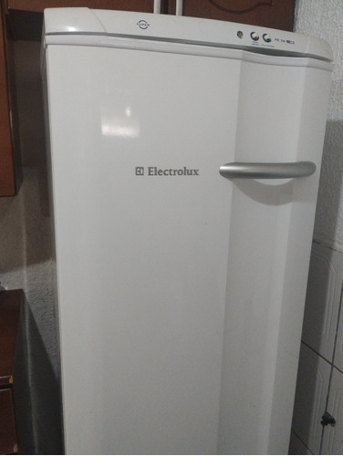 Freezer Electrolux Fe26 Super Semi Novo