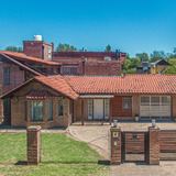  Espaciosa Casa Multifamiliar Con Piletas En Villa General Belgrano - ¡ideal Para Disfrutar En Cualquier Época Del Año! 