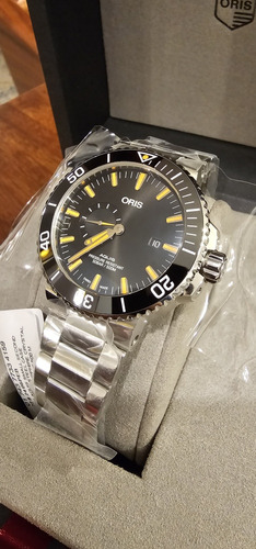 Reloj Oris Aquis Small Second Date 