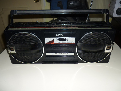 Radio Cassette Sanyo M9709k. Para Reparar O Decoración.