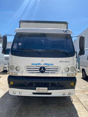 Mercedes Benz Accelo 915