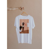 Camiseta De Mujer Diseño Kinesthetic Chica Colgando Ropa 