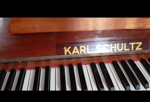 Piano Vertical  Karl Schultz Alemán 
