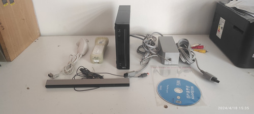 Consola Nintendo Wii + Control + Cables + Disco Duro + Juego