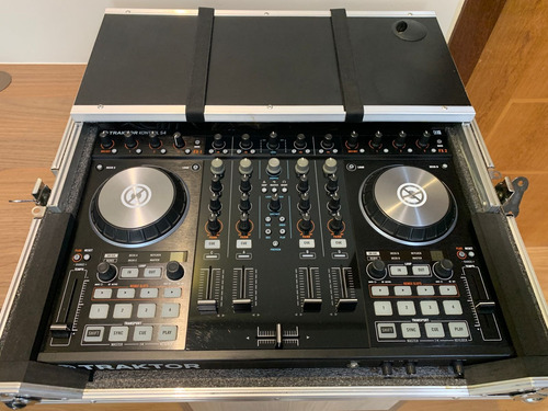 Controladora Traktor Kontrol S4 Mk2 Com Case