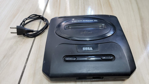 Mega Drive 3 Sem Entrada De Sega Cd Só O Aparelho Funcionando. L10