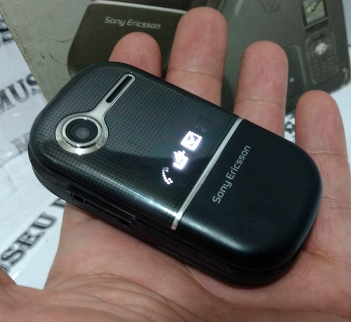 Celular Sony Ericsson Z250 Flip Pequeno Caixa Antigo De Chip