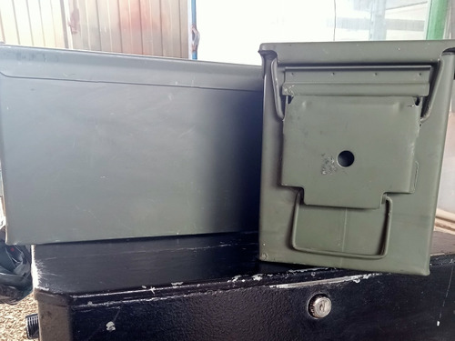 Caja Metálica De Uso  Militar De Municiones 