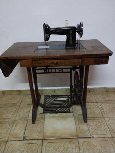 Máquina De Coser Necchi 