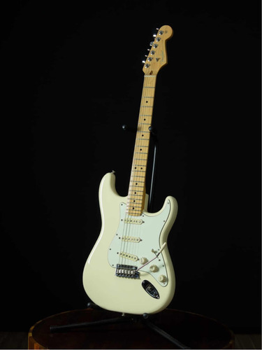 Guitarra Fender Stratocaster American Professional