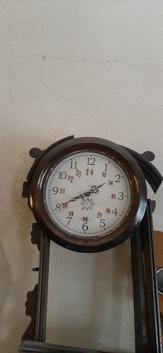 Marco Antiguo Reloj Pared Con Faltantes Y Un Reloj Colgado