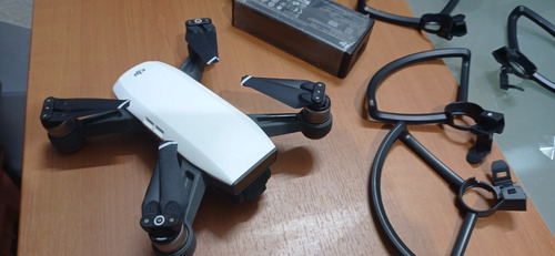 Mini Drone Dji Spark Controller Combo Con Cámara  Blanco 