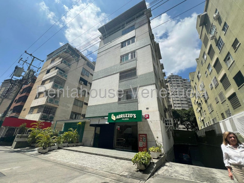 LG Alquilo Local Comercial En La Urb. Los Palos Grandes En La 1ra Av. Muy Bien Ubicado