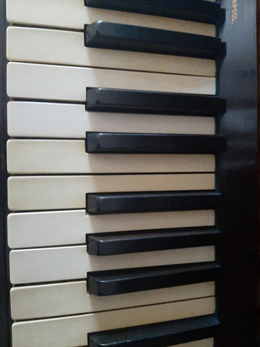Piano Inglés Antiguo Marca Dagmar De Ventanilla Doble Y Atri