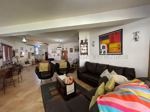 Casa Quinta En Venta En Urbanización El Castaño Con Apartamento Moderno Lujoso Independiente Muy Bien Ubicada Nela 24-5287 - Imagen 4