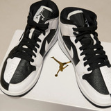 Jordan 1 Mid Split Negro Blanco 