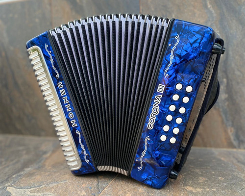 Acordeón Tres Corona Iii Azul- Tonalidad Besas Marca Hohner