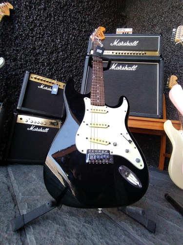 Guitarra Squier Bullet Indonésia Strato