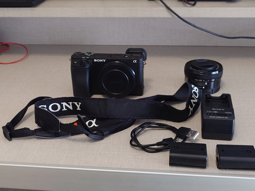 Sony A6400 + Lente 16-50 Mm + Cargador + 2 Baterias