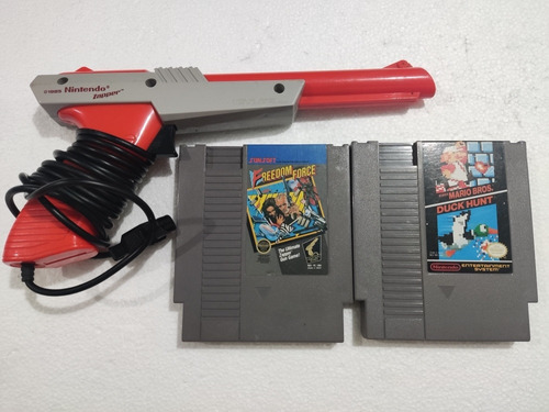 Pistola + 2 Juegos De Nintendo Nes Duck Hunt Y Freedom Force