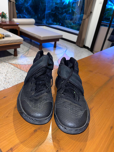 Nike Kyrie 2 -triple Black-