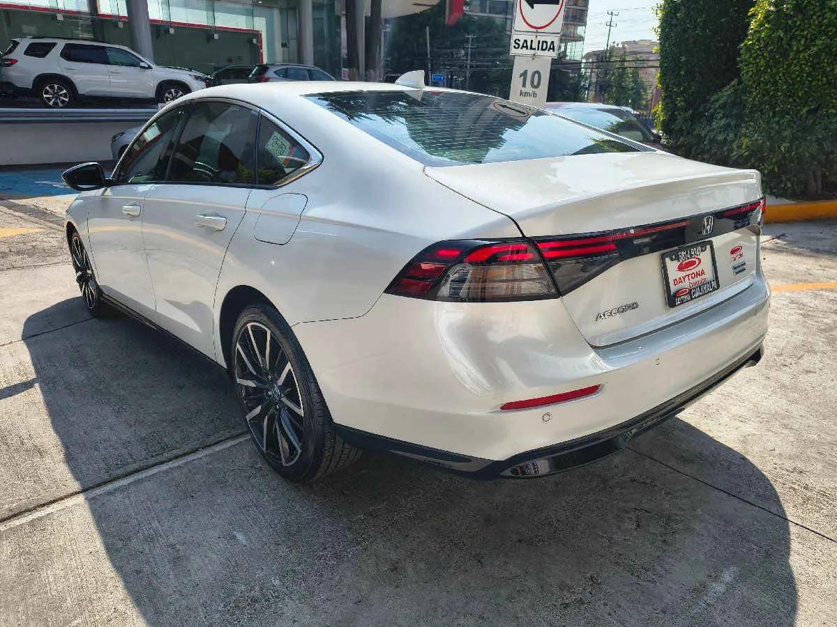 Honda Accord 2023 - Imagen 4