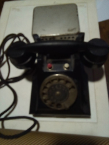 Telefono Antiguo Negro De Baquelita Con Una Caja De Metal