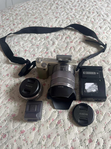 Câmera Digital Sony Alpha Nex 5n 14,5 Megapixels, C/2 Lentes