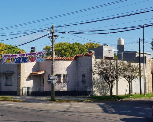 Se Alquila Casa Para Uso Comercial Ubicada Sobre Calle Mendoza 5500  En  Barrio Azcuénaga