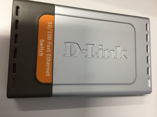 Switch D-link Modelo Des-1008d 8 Portas 10/100 - Usado