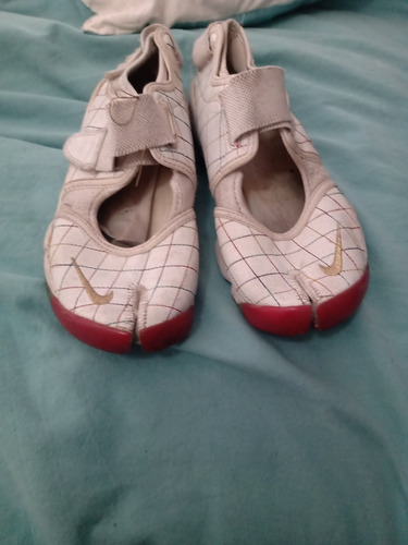 Zapatillas Nike Talle 37 Dedo Cortado.detalle.blanco Rayada