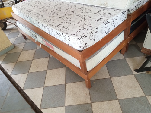 Cama De Solteiro E Colchão Usado