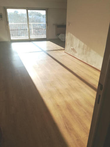 4 Ambientes Con Habitación De Servicio, Cochera Y Doble Baulera. En Venta! - Imagen 2