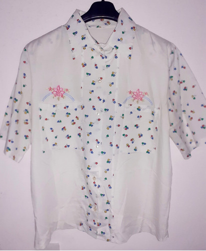 Camisa Vintage Bordada Babycore. Axilas Tienen Un Tono Más. 